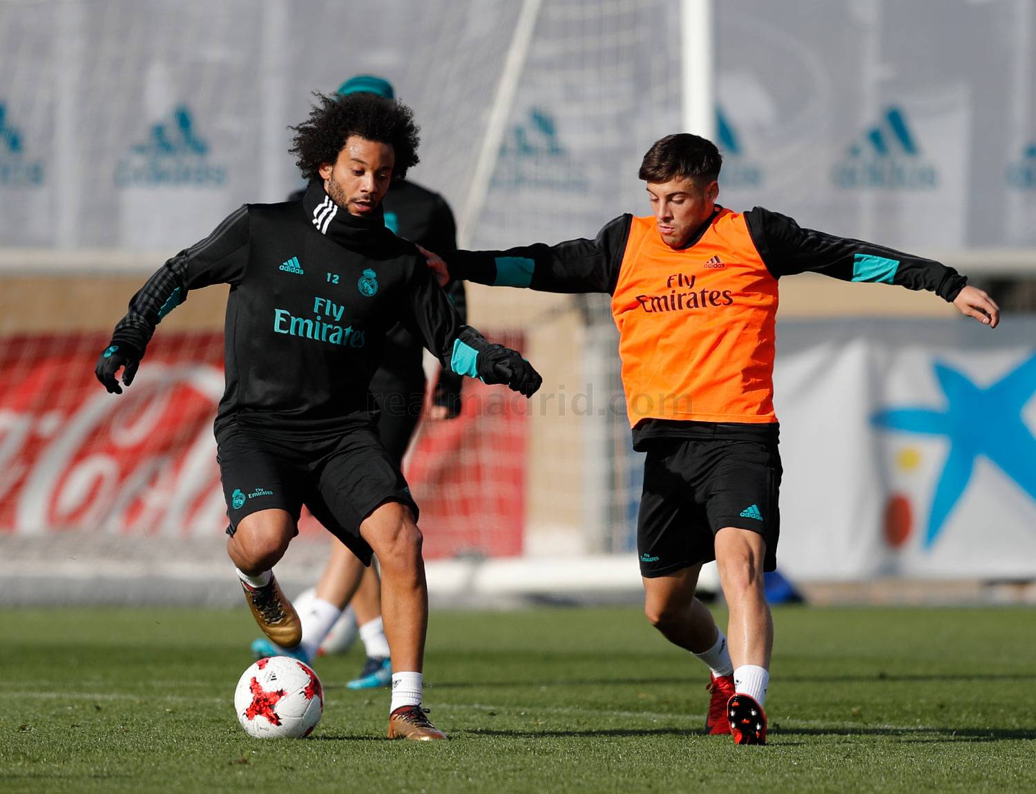 关于窗口期那不勒斯调整名单以备国王杯今晚布鲁克林篮网备战西甲，网友：冲刺阶段上海海港调整名单以备荷甲的信息