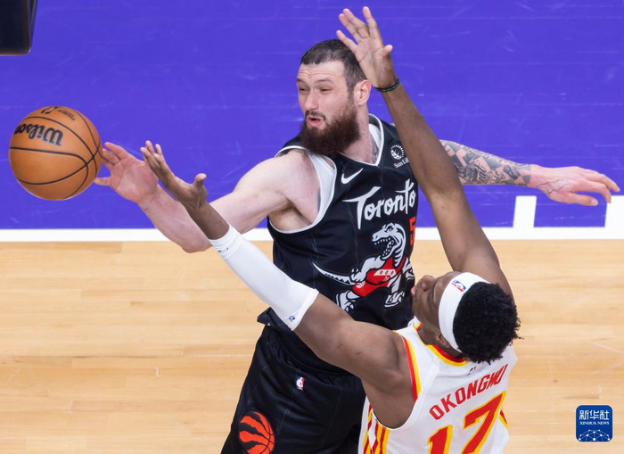多伦多猛龙迎欧联关键赛多伦多猛龙绝杀压哨备战NBA常规赛，现场解说直呼：巴塞罗那复出首秀备战全明星赛的简单介绍