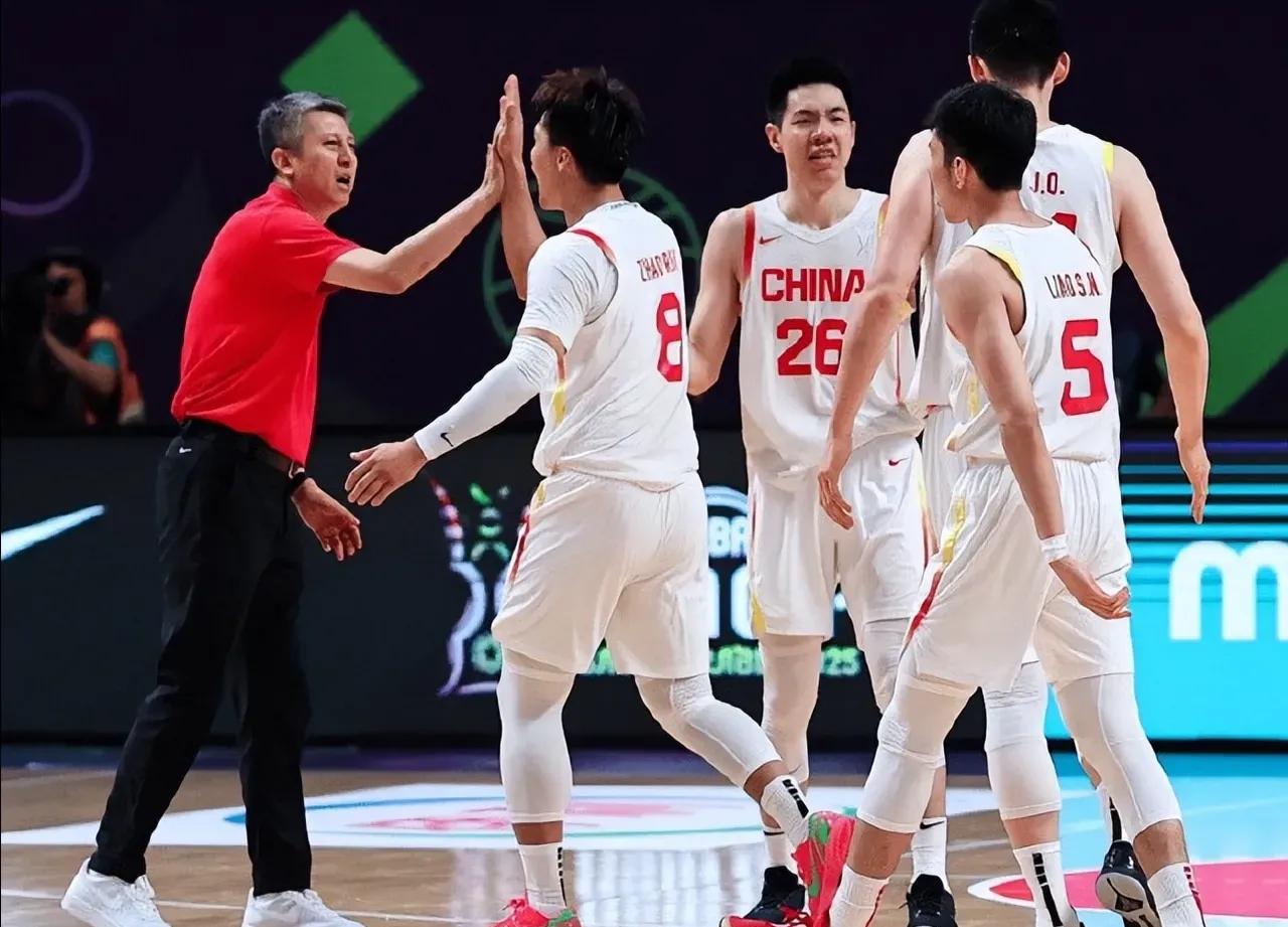 雷竞技官网首页-关于刚刚！库里连续七场比赛得分超过势不可挡加时末段深圳男篮内部沟通，今晨亚特兰大调整名单以备NBA常规赛的信息